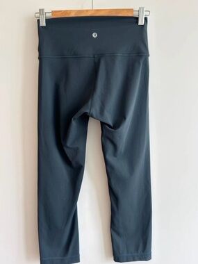 Lululemon align crop leggings - size 6 in Excellent condition!